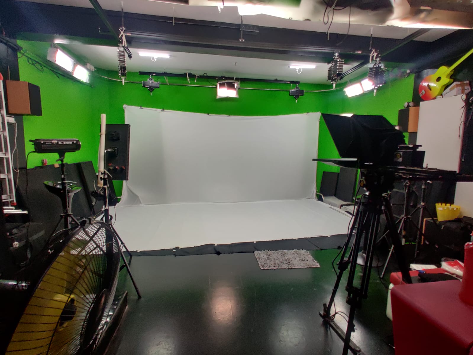 Chroma White Background